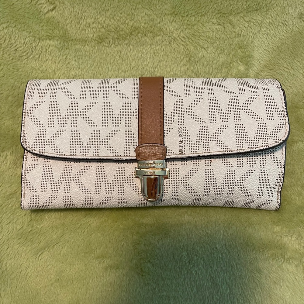 Michael Kors Clutch Wallet